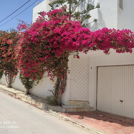 Etage De Villa Avec Jardin, Pres De L'Aireport Et Parking Prive Ariana Exterior foto